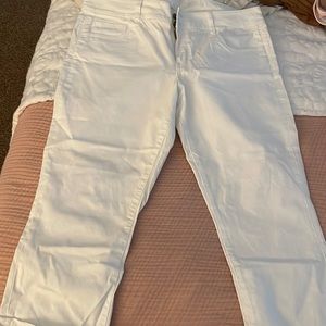 Brand new, never worn American eagle capri jean/pant. Cotton, 2% spandex